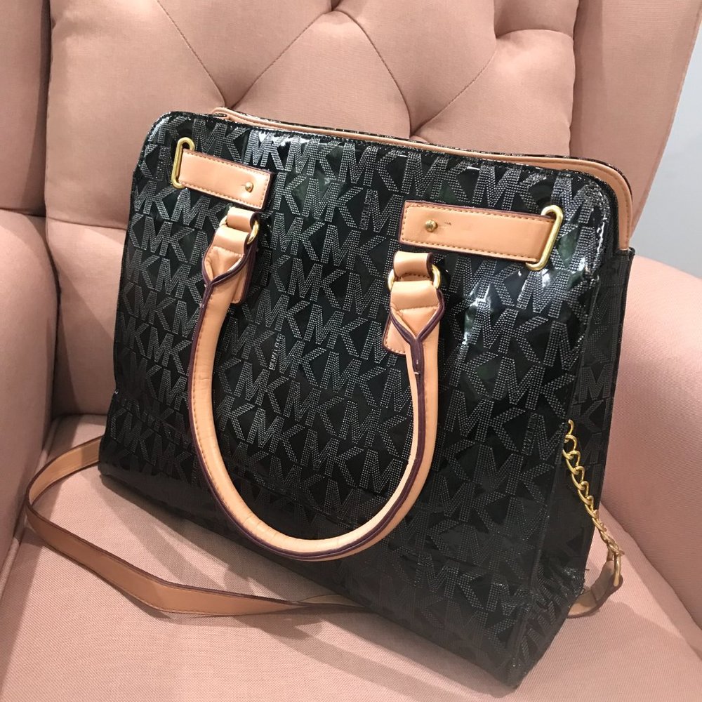 Shoulder bag with gold hardware - Picture 5 of 16